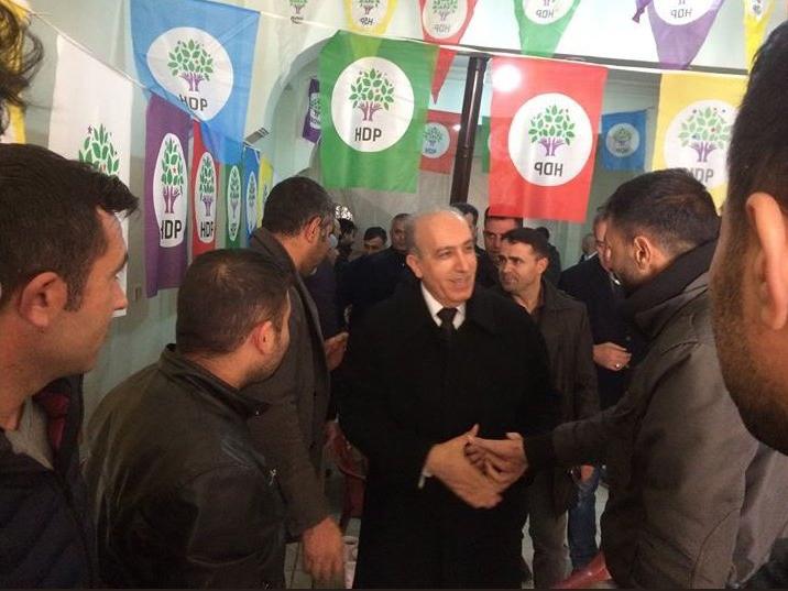 AKP adayından HDP seçim bürosuna ziyaret
