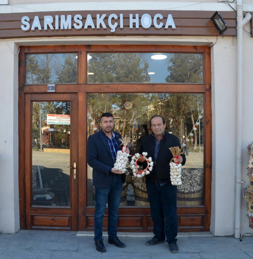 KASTAMONU TAŞKÖPRÜ'DE SARIMSAK ÜRETİCİLERİ, MARKETLERDE SARIMSAK FİYATININ YÜKSEK TUTULMASINA TEPKİ GÖSTERDİ. FOTOĞRAFLAR:DHA 