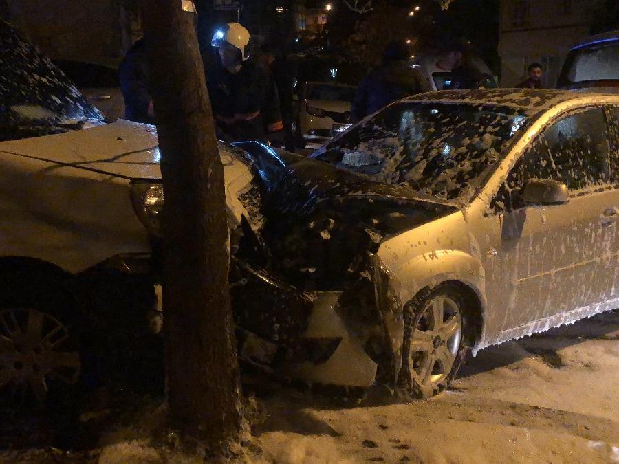 Başkent’te zincirleme kaza: 1 araç yandı