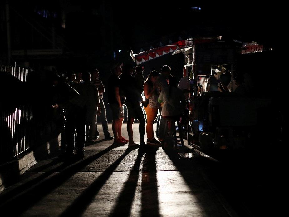 Yeniden karanlık! Venezuela'da üçüncü büyük elektrik kesintisi