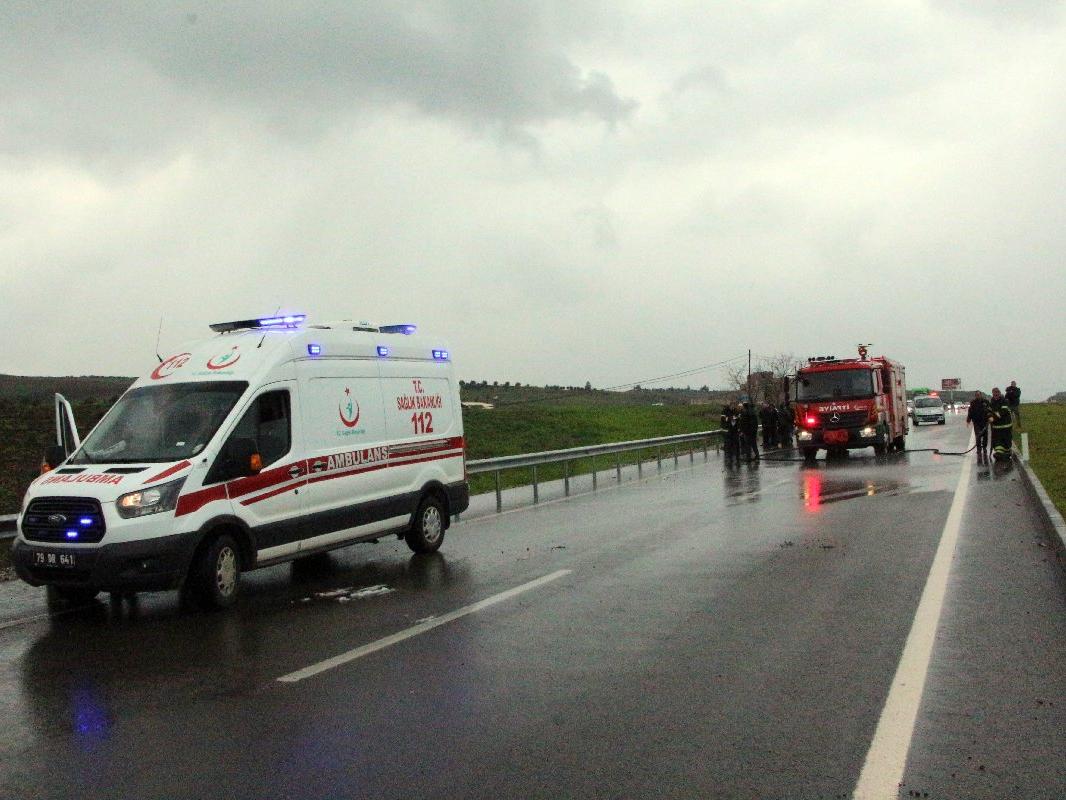 Gaziantep'te aynı yerde peş peşe kaza: 1 ölü, 21 yaralı