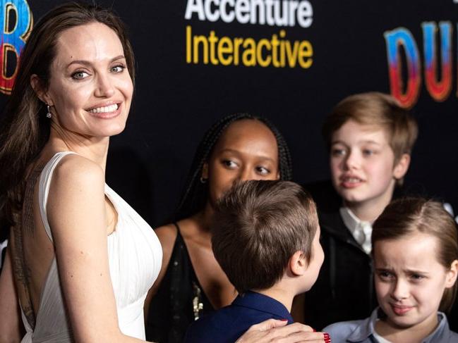 Angelina Jolie çocuklarıyla Dumbo filminin galasına katıldı