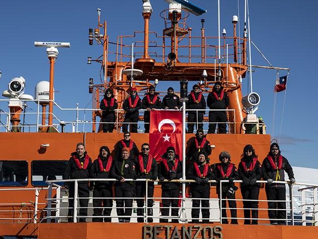 Antarktika'daki Türk bilim insanları ülkeye döndü