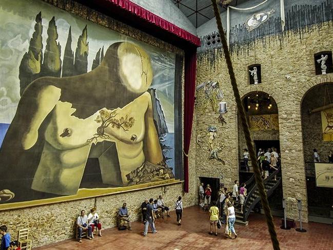 Randevuyla ziyaret edilebilen gerçeküstü sanatın ustası Salvador Dali'nin Müzesi
