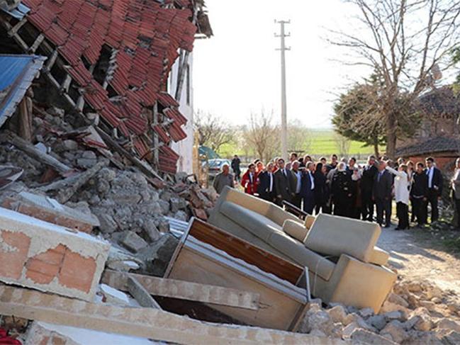 Deprem bölgesinde okullar 2 gün tatil edildi