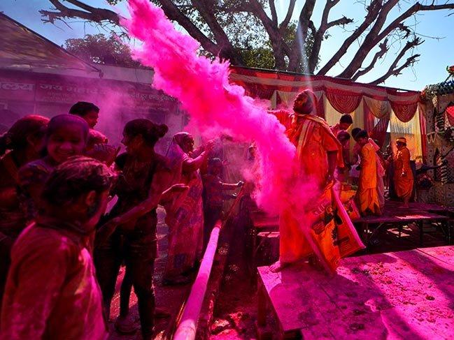 Renklerin festivali Holi