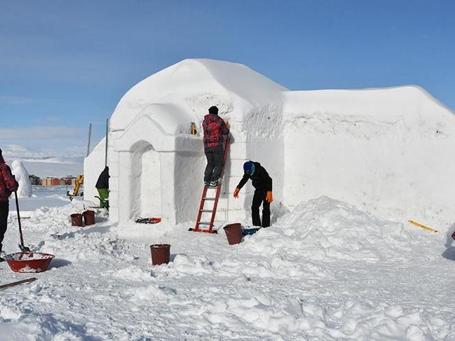 Kars'taki kardan figürler ve maketlere yoğun ilgi