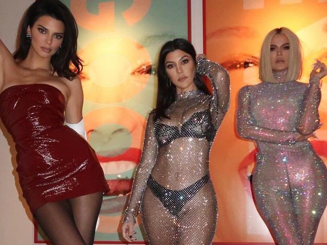 Khloe Kardashian'ın photoshoplu poposu sosyal medyada alay konusu oldu