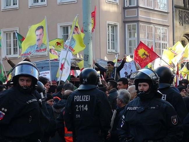 PKK yandaşları Almanya'da radyo ve televizyon binasına saldırdı!