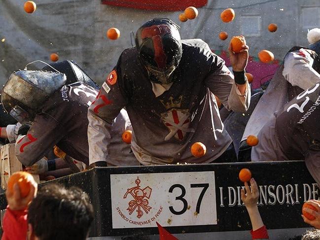 İtalya'nın Portakal Savaşı Karnavalı