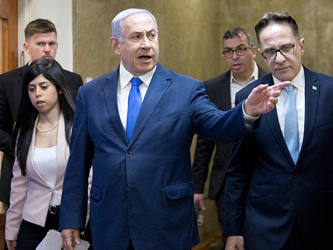Netanyahu'ya 'rakibinin telefonunun hacklendiğini basına sızdırma' suçlaması