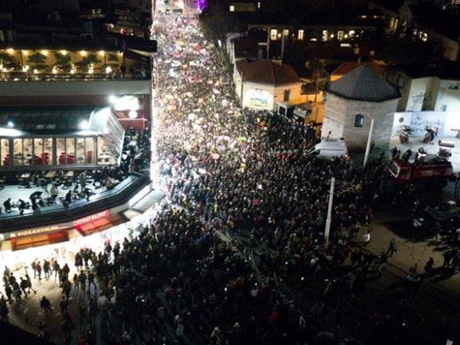 AKP'ye yakın gazetecilerden 'feminist yürüyüşü' açıklaması: Ezanı ıslıklamadılar