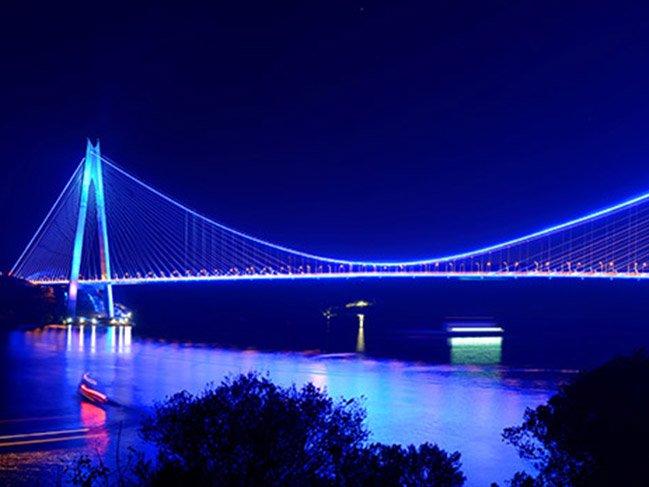 Yavuz Sultan Selim Köprüsü mavi ışıklarla aydınlanacak