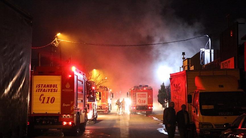 İstanbul'da korkutan fabrika yangını!