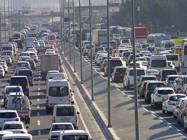 İstanbul'da 26 saat trafik çilesi