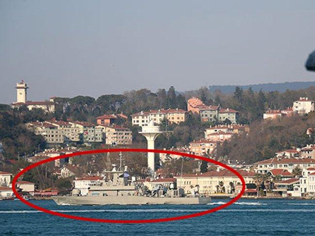 Yunan askeri gemisi İstanbul Boğazı'ndan geçti