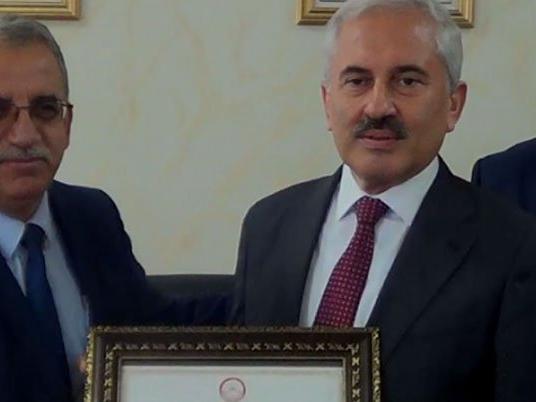 Adil Öksüz'ün kuzeni belediye başkanı seçildi, mazbatasını aldı