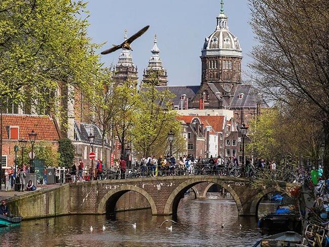 Kanallar ve köprülerin şehri Amsterdam