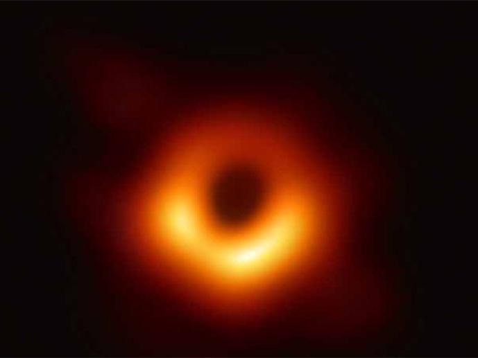 Uzay araştırmalarında çığır açacak gelişme... Kara delik ilk kez fotoğraflandı!
