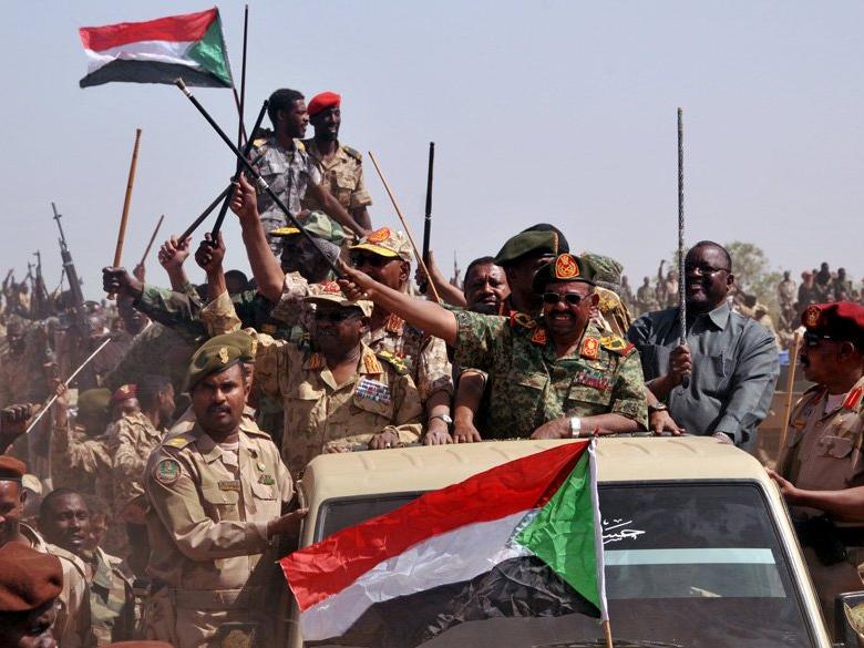 Sudan'da sıcak saatler: Cumhurbaşkanı ev hapsinde iddiası