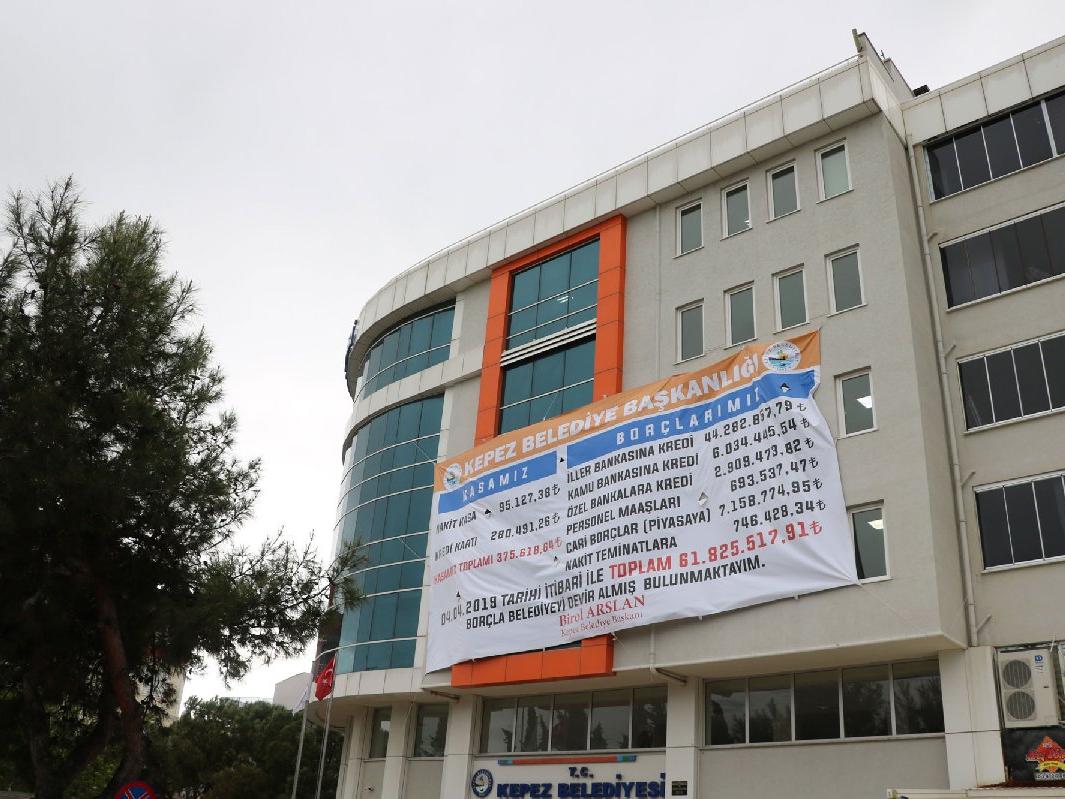 Borç afişi CHP'li başkanlar arasında kriz çıkardı