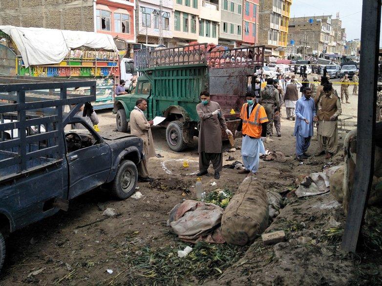 Pakistan'da bombalı saldırı: En az 16 ölü