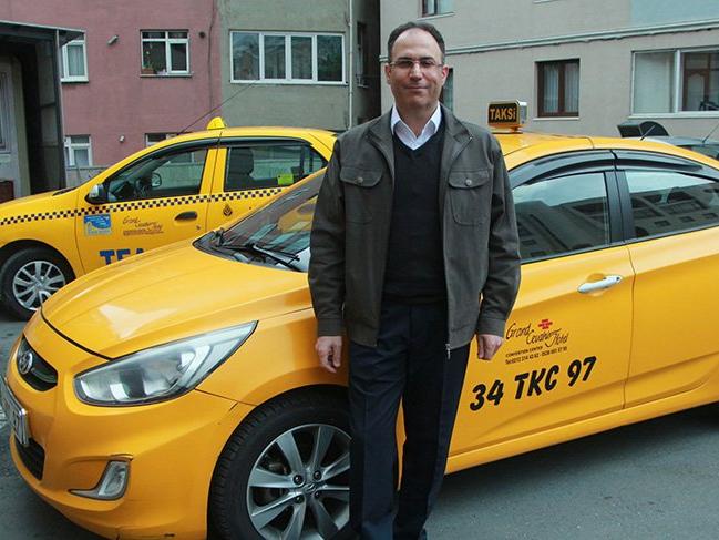 Taksisinde unutulan 30 bin Euro'yu sahibine teslim etti - Sözcü Gazetesi