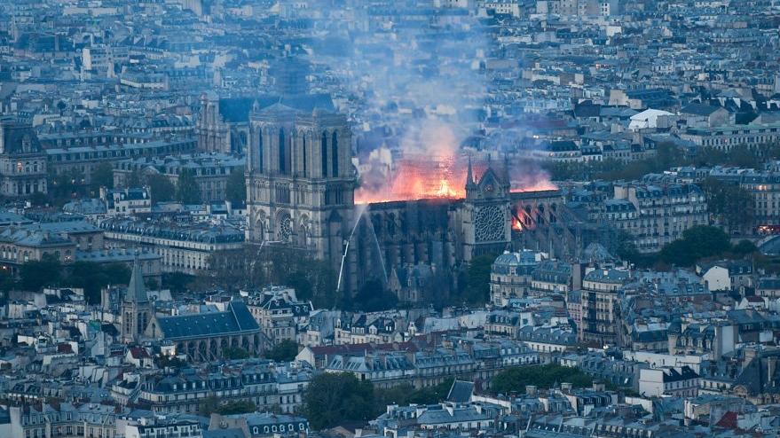 Son dakika... Notre Dame Katedrali yangından 8.5 saat sonra söndürüldü
