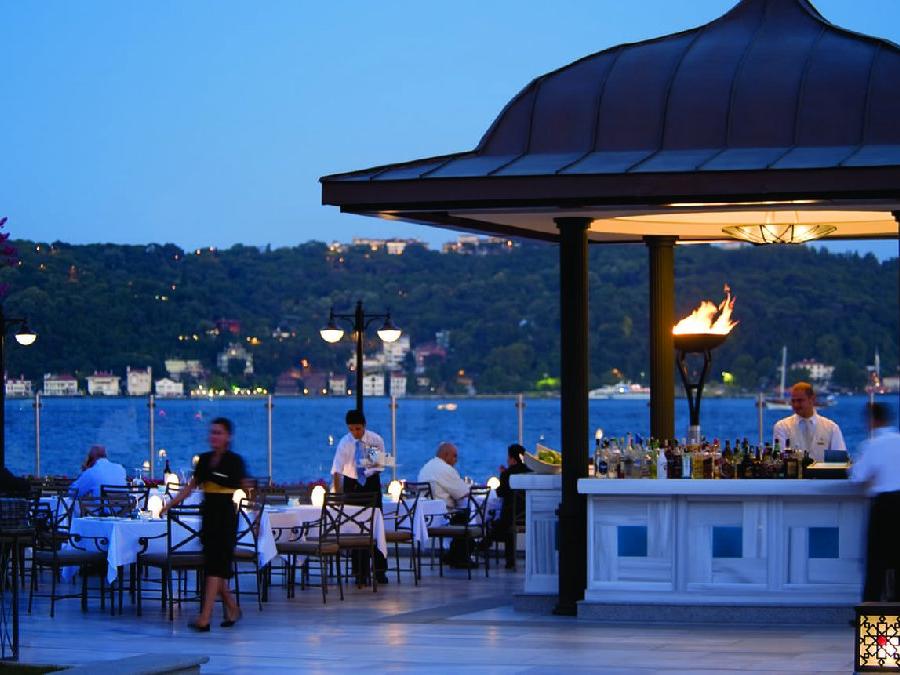 İstanbul'un ünlü otelinde sandalyeye oturmak 30 TL! 
