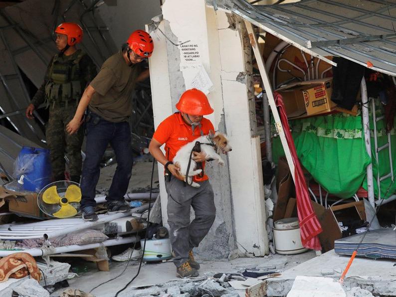 Filipinler'de korkutan deprem: 6.4 ile sallandılar