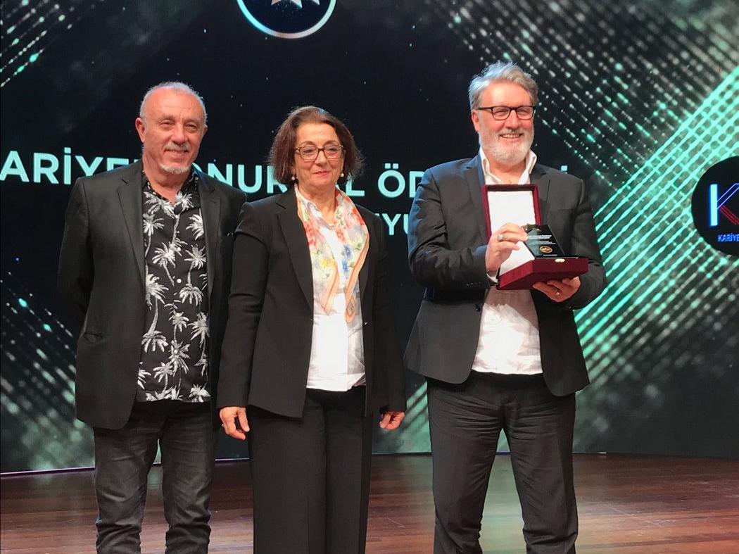Ödülü Mehmetçik ve Kemal Kılıçdaroğlu'na adadı