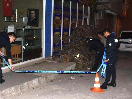 İzmir'de, sokak ortasında silahlı saldırıya uğrayan kişi öldü