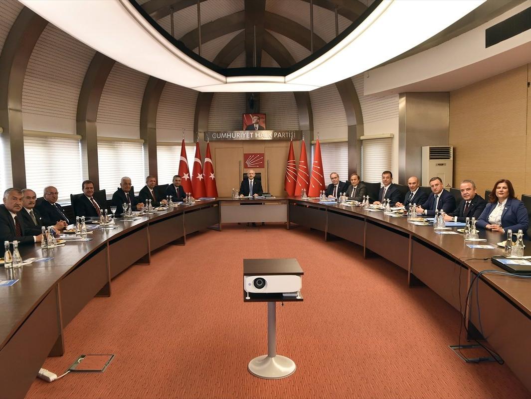 Kılıçdaroğlu, CHP'li Büyükşehir Belediye Başkanları ile görüştü