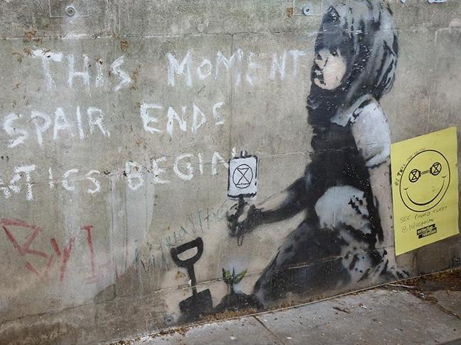 Gizemli graffiti sanatçısı Banksy yeni resmini Londra'da bir duvara yaptı