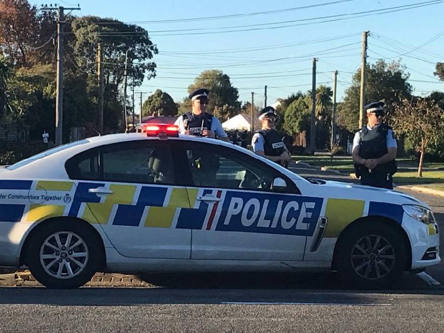 Yeni Zelanda'da bomba paniği, polisler yolu kapadı