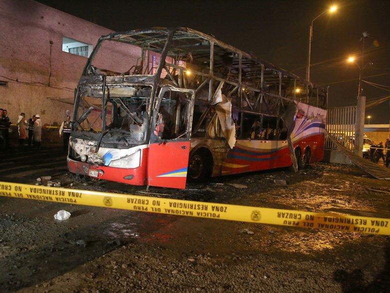 Ülke şokta: Peru'nun başkentinde otobüs yandı