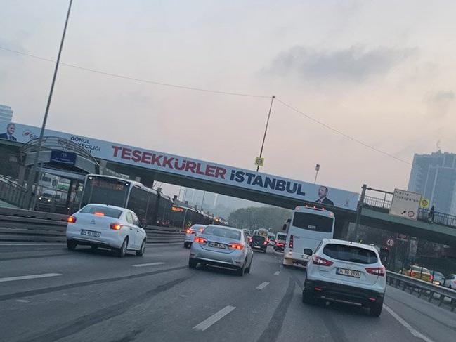 AKP'nin 'teşekkürler pankartları' İstanbul'un dört bir yanında