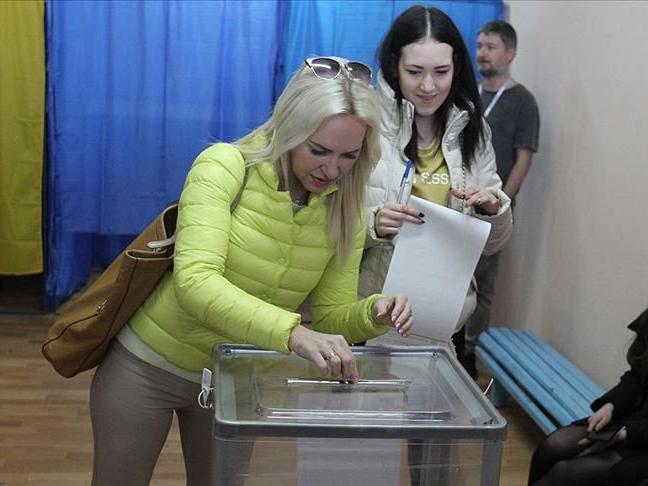 Poroşenko'ya şok... Ukrayna'da seçimler ikinci tura kaldı!