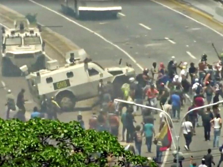Venezuela'da gergin bekleyiş: 1 Mayıs'ta tansiyon yüksek