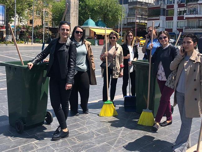 AKP'li başkanın ilk icraatı: kadınlar temizliğe, erkekler kazma kürek işlerine