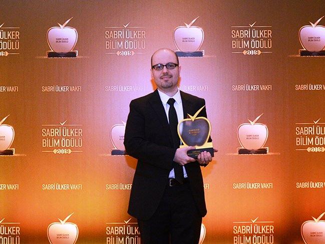 2019 Sabri Ülker Bilim Ödülü Doç. Dr. Tamer Önder'e