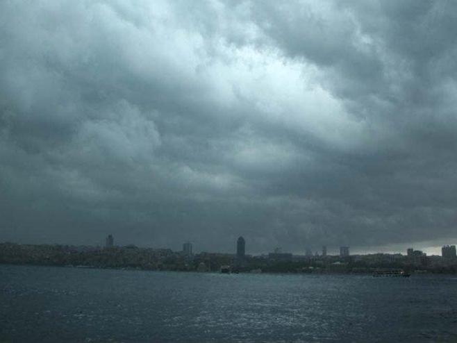 Meteoroloji'den sağanak yağış uyarısı: İstanbullular yarına dikkat
