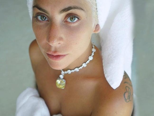 Lady Gaga MET Gala için günlerdir bacaklarını traş etmediğini söyledi