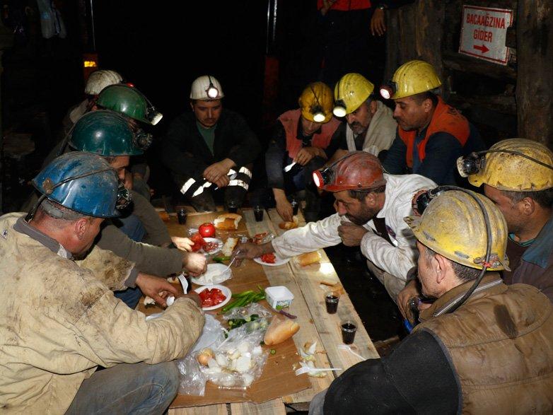 Madencilerin yerin 300 metre altında ilk sahuru