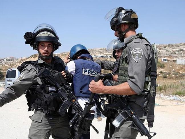 İsrail AA kameramanı dahil 7 gazeteciyi gözaltına aldı