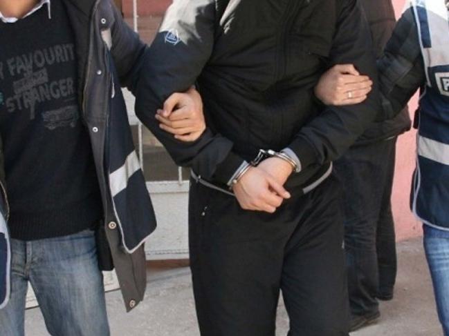 Ankara'da 33 askere gözaltı