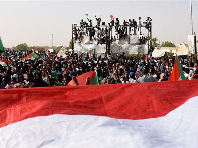 Sudan'da askeri konsey ve muhalefet geçiş süreci için anlaştı