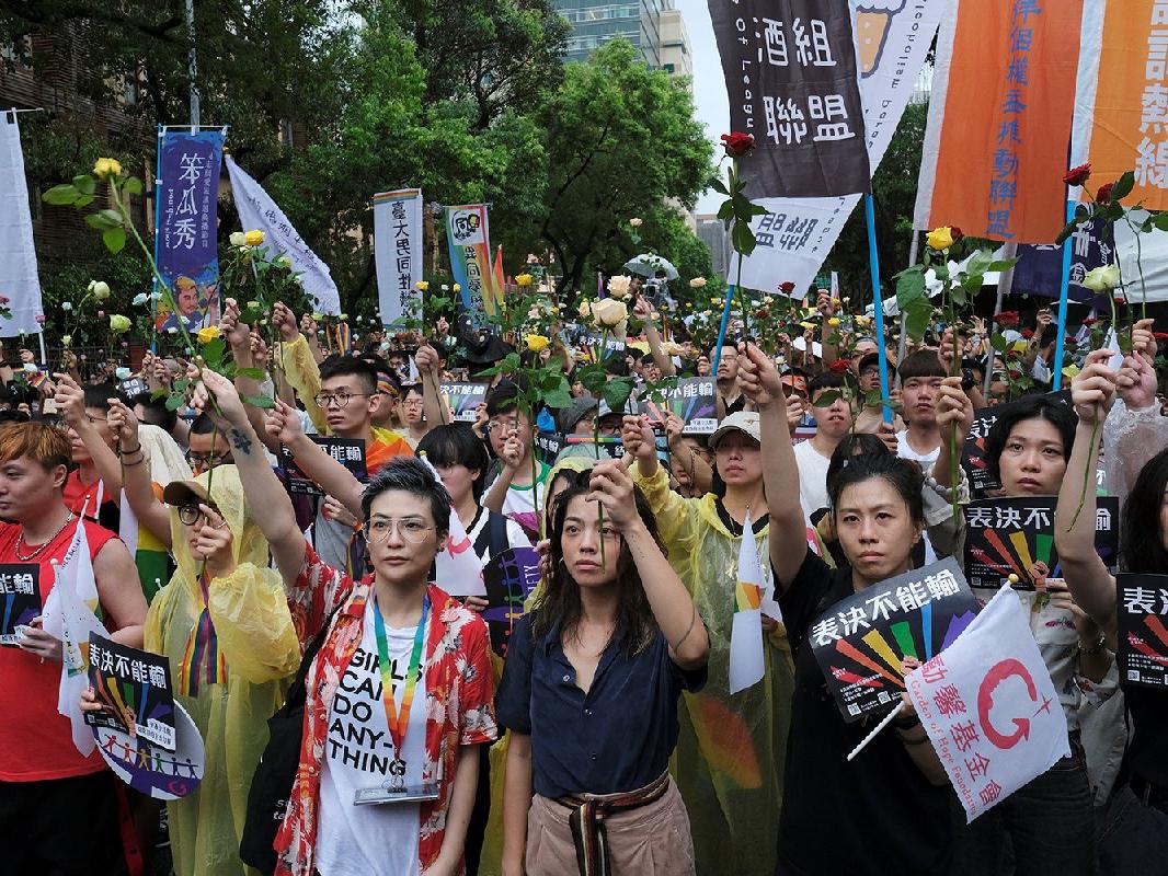 Tayvan'da eşcinsel evliliğe onay! İlk Asya ülkesi oldular