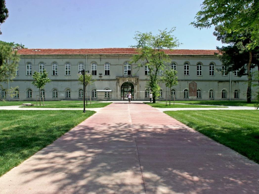 1911 yılında "Kondüktör Mekteb-i Alisi" adıyla açılan üniversitenin adı nedir?