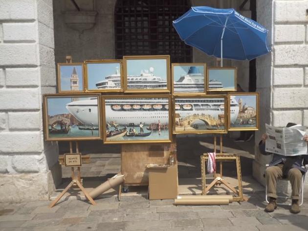 Banksy'nin Venedik'teki kaçak sergisine polis baskını